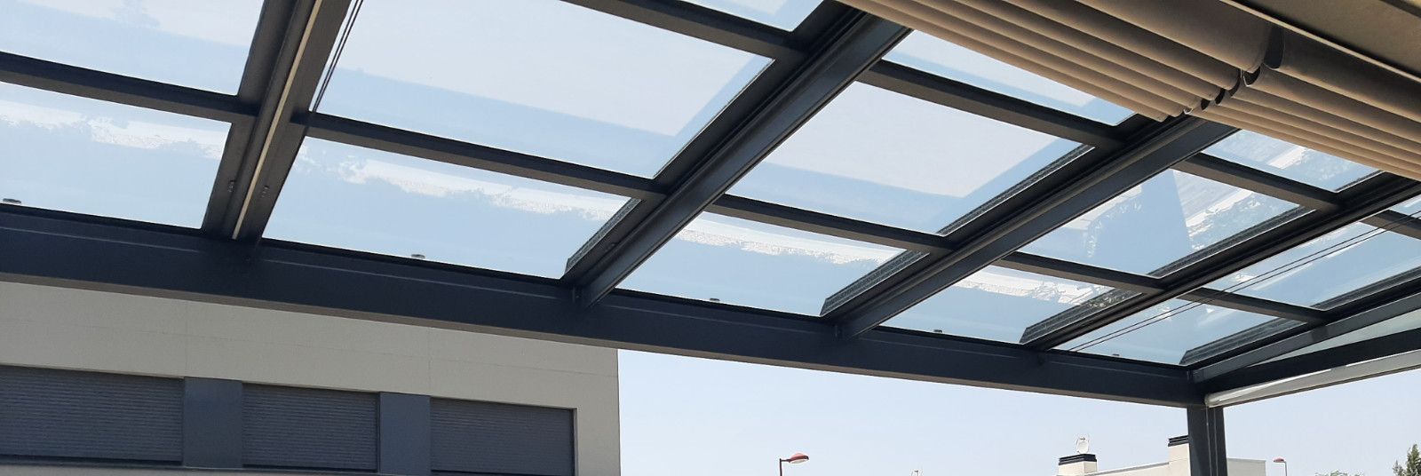 Techo móvil con toldo para sombra