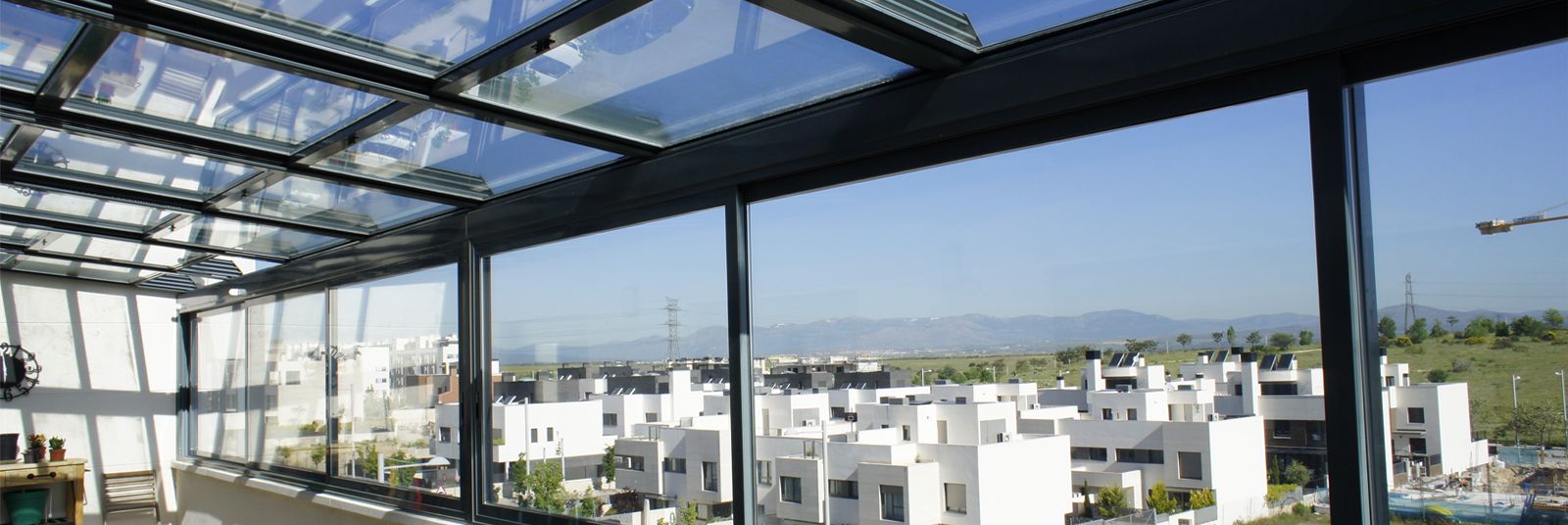 Techo movil en terraza moderna